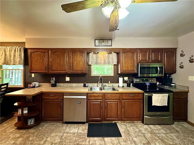 3442 Carmela Dr, Neshannock Twp, PA 16105