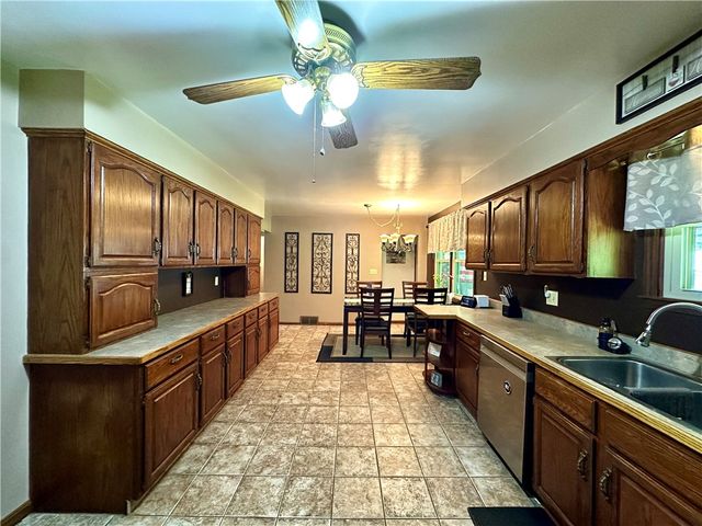 3442 Carmela Dr, Neshannock Twp, PA 16105