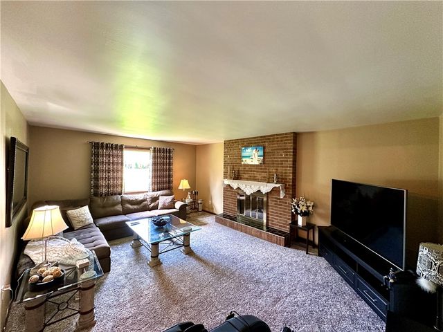 3442 Carmela Dr, Neshannock Twp, PA 16105
