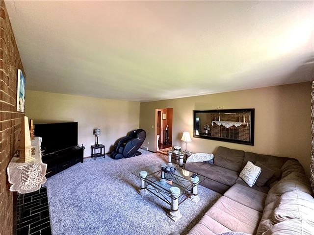 3442 Carmela Dr, Neshannock Twp, PA 16105