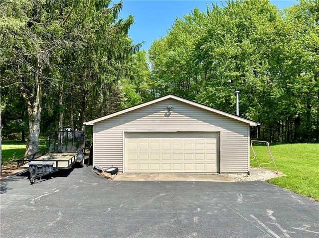 3442 Carmela Dr, Neshannock Twp, PA 16105