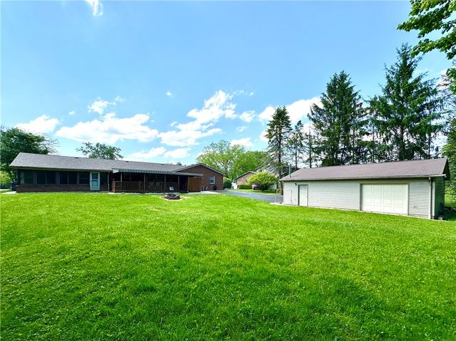3442 Carmela Dr, Neshannock Twp, PA 16105