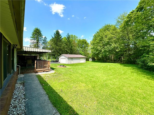 3442 Carmela Dr, Neshannock Twp, PA 16105