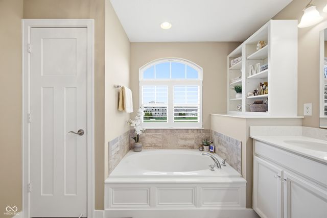 13338 Lansbury Lane, Fishers, IN 46037