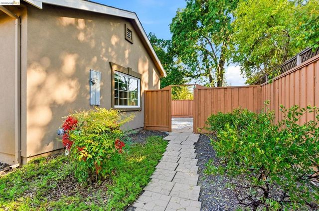 1747 1St Ave, Walnut Creek, CA 94597