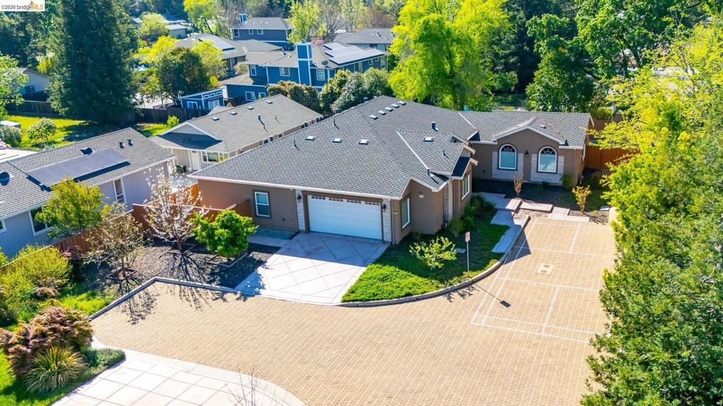 Image 2 of property listing at 1747 1St Ave, Walnut Creek, CA 94597