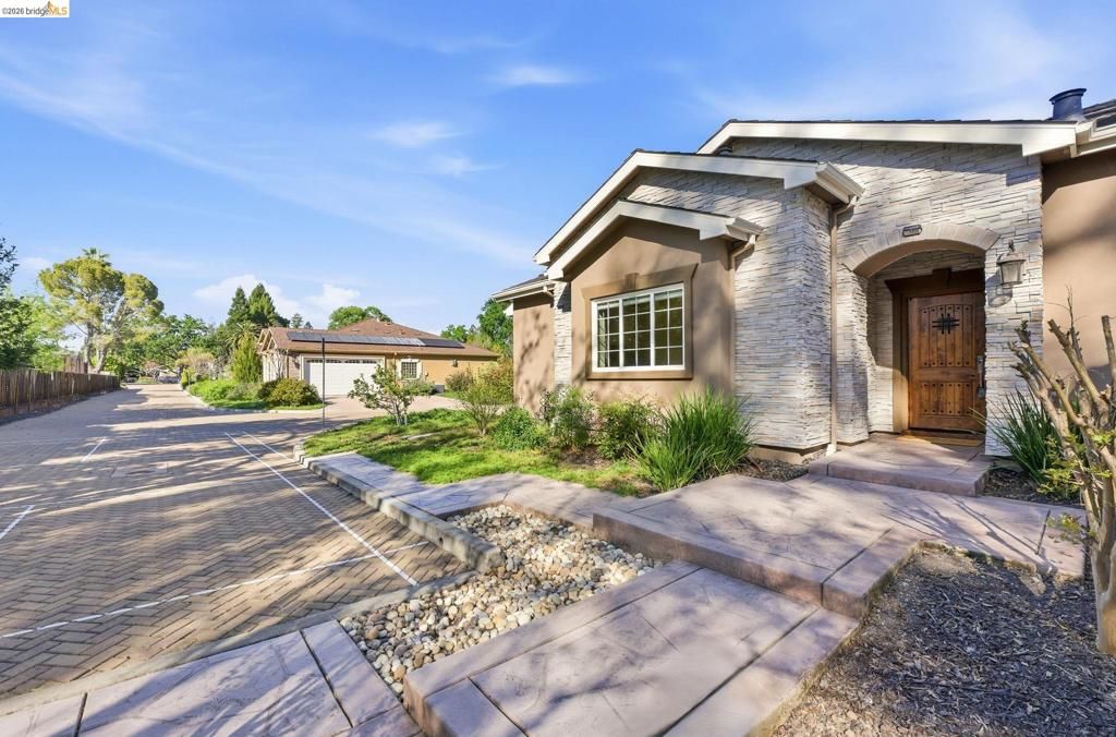 Image 5 of property listing at 1747 1St Ave, Walnut Creek, CA 94597