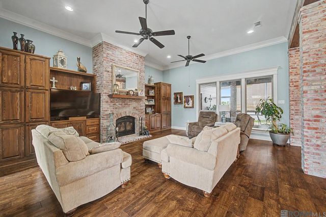 126 Serenity Dr, Denham Springs, LA 70706