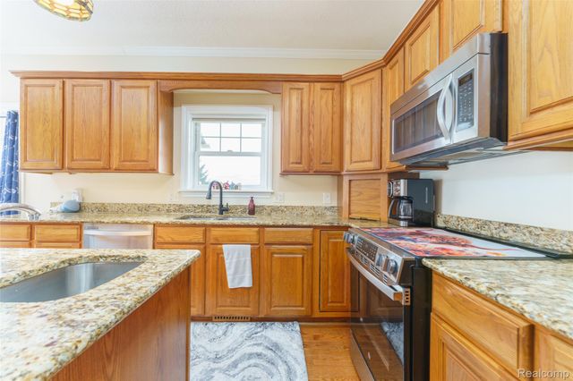 4695 Emerald Valley Loop, Handy Township, MI 48836