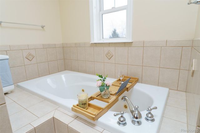 4695 Emerald Valley Loop, Handy Township, MI 48836