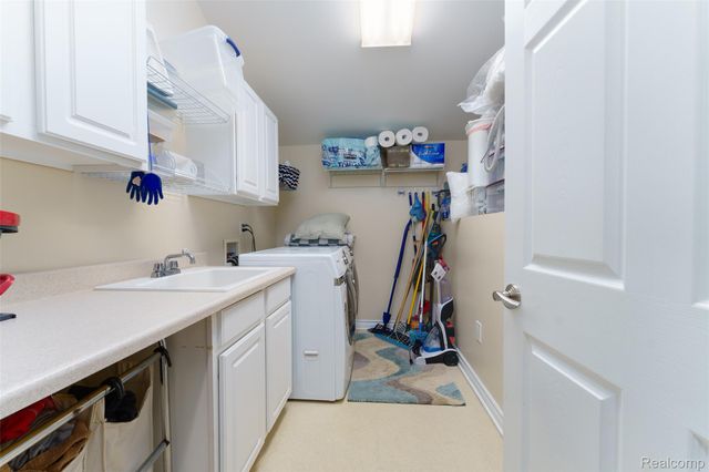 4695 Emerald Valley Loop, Handy Township, MI 48836