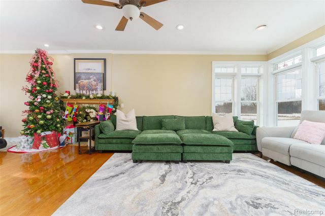 4695 Emerald Valley Loop, Handy Township, MI 48836