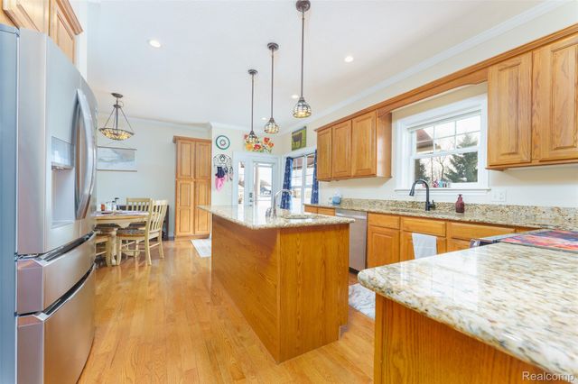 4695 Emerald Valley Loop, Handy Township, MI 48836