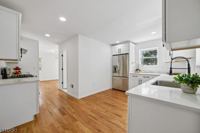 207 Lake Shore Dr, Parsippany-troy Hills Twp., NJ 07034