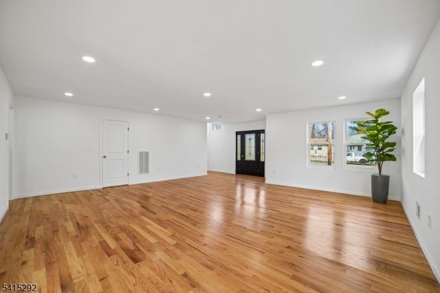 207 Lake Shore Dr, Parsippany-troy Hills Twp., NJ 07034