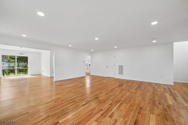 207 Lake Shore Dr, Parsippany-troy Hills Twp., NJ 07034