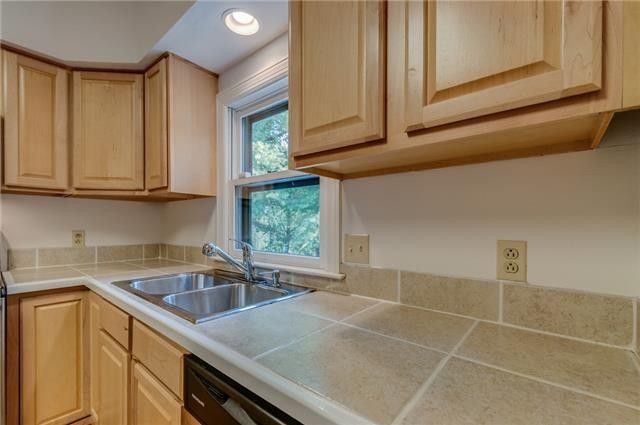 405 Ashlawn Ct, Nashville, TN 37215