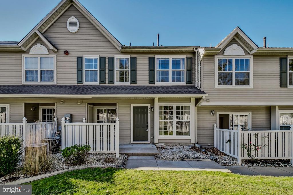 2607 BEACON HILL DR, Sicklerville, NJ 08081