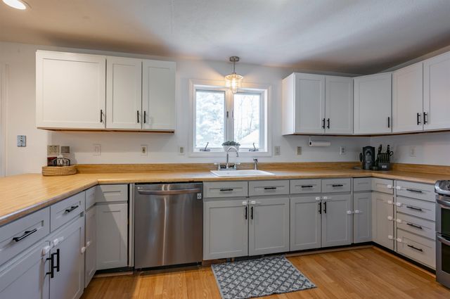 528 Weston Road, Manchester, NH 03103