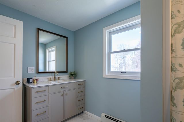 528 Weston Road, Manchester, NH 03103