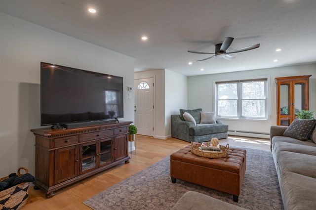 528 Weston Road, Manchester, NH 03103