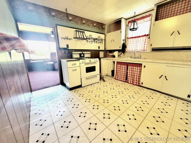 16060 Old Morris Highway, Okmulgee, OK 74447