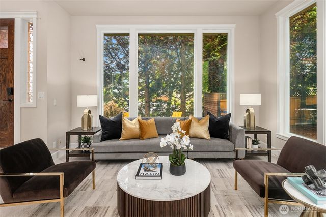 4600 Green Lake Way N, Seattle, WA 98103