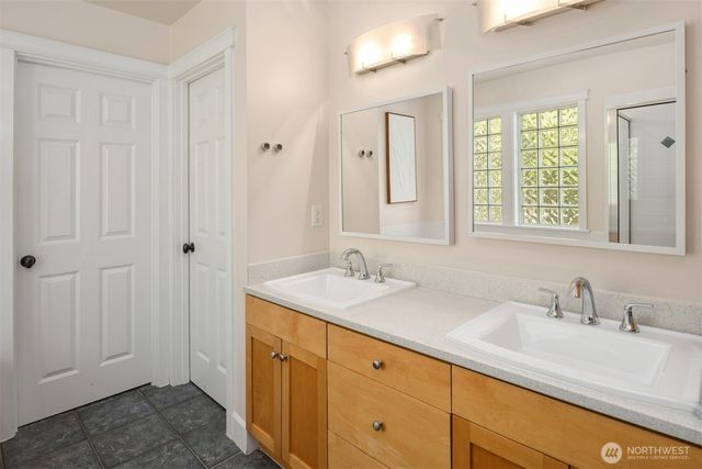4600 Green Lake Way N, Seattle, WA 98103
