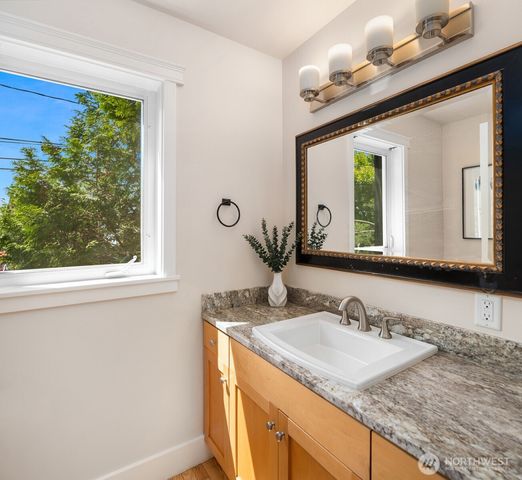 4600 Green Lake Way N, Seattle, WA 98103