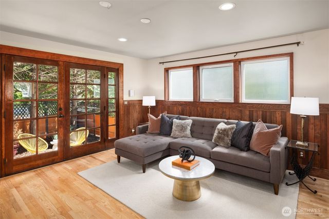 4600 Green Lake Way N, Seattle, WA 98103