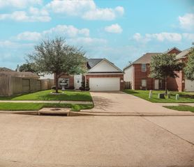 2055 Midlane Drive, Conroe, TX 77301