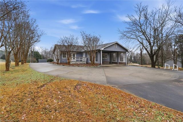 152 Wall Avenue, Thomasville, NC 27360