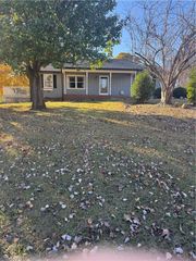 152 Wall Avenue, Thomasville, NC 27360