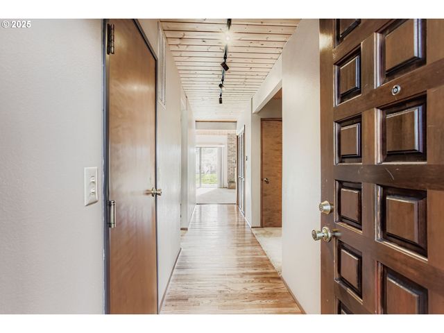 7968 Sw SCHOLLS FERRY Rd, Beaverton, OR 97008