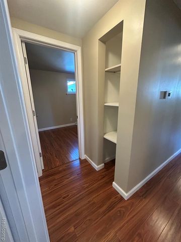 6182 Surrey Lane, Burton, MI 48519