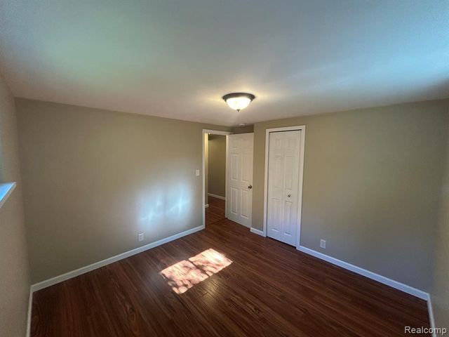 6182 Surrey Lane, Burton, MI 48519
