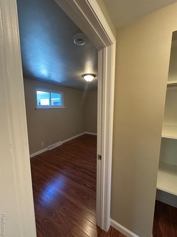 6182 Surrey Lane, Burton, MI 48519
