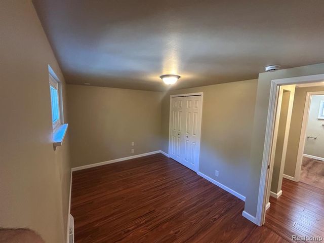 6182 Surrey Lane, Burton, MI 48519