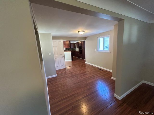 6182 Surrey Lane, Burton, MI 48519