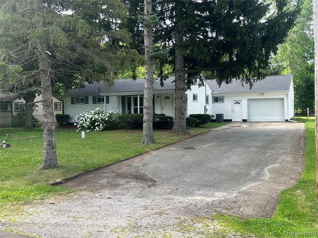 6182 Surrey Lane, Burton, MI 48519