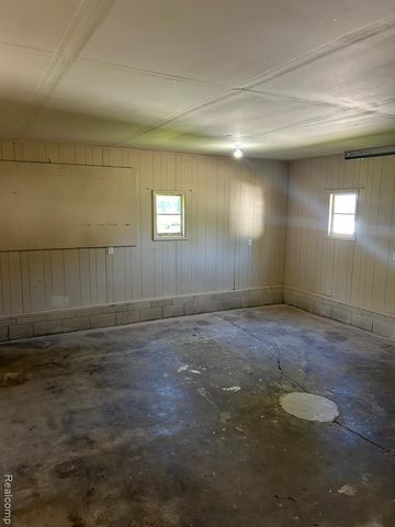 6182 Surrey Lane, Burton, MI 48519