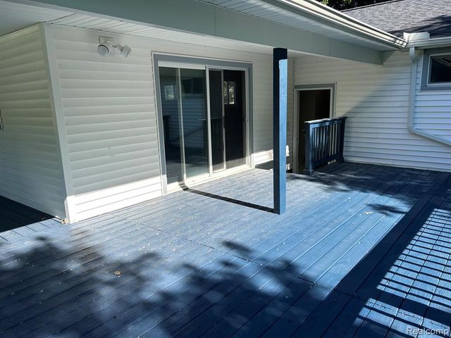 6182 Surrey Lane, Burton, MI 48519