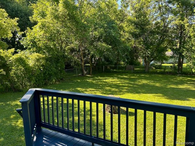 6182 Surrey Lane, Burton, MI 48519