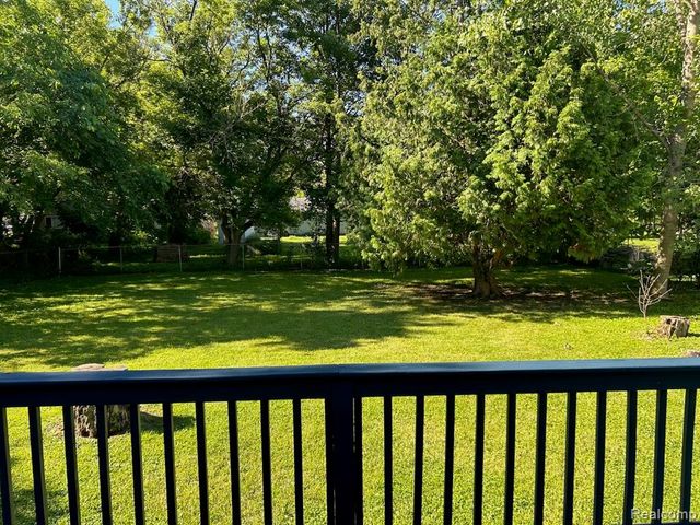 6182 Surrey Lane, Burton, MI 48519