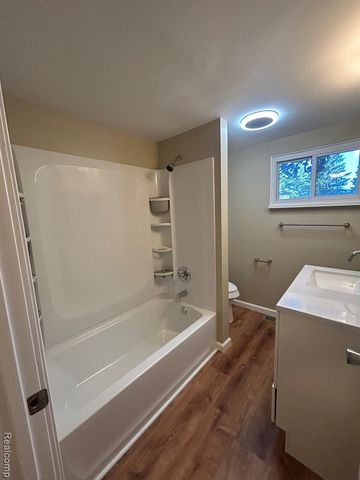 6182 Surrey Lane, Burton, MI 48519