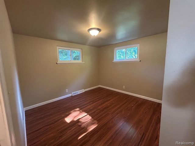 6182 Surrey Lane, Burton, MI 48519