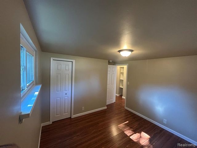 6182 Surrey Lane, Burton, MI 48519
