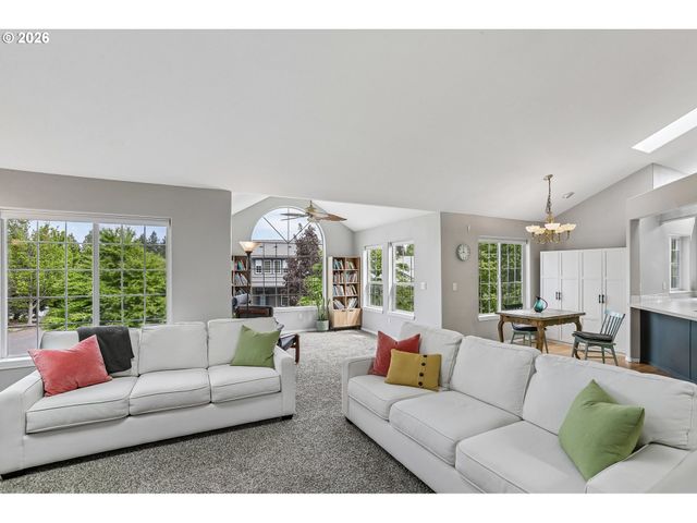 1237 Ne CEDAR RIDGE Loop, Vancouver, WA 98664