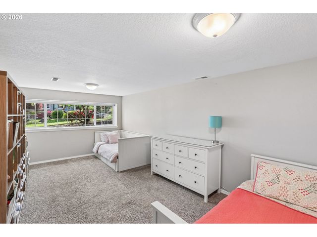 1237 Ne CEDAR RIDGE Loop, Vancouver, WA 98664
