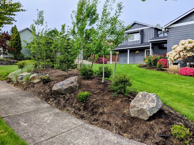1237 Ne CEDAR RIDGE Loop, Vancouver, WA 98664